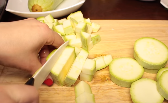 Этапы приготовления кабачков по-флотски