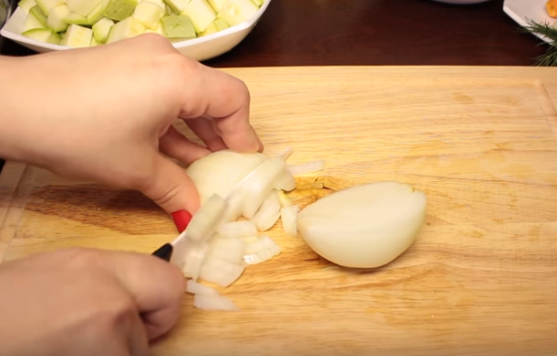 Этапы приготовления кабачков по-флотски