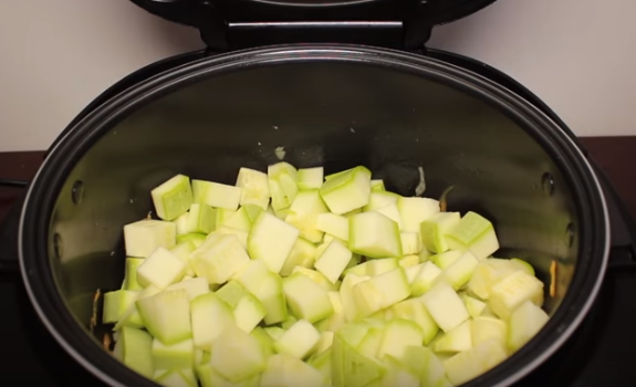 Этапы приготовления кабачков по-флотски