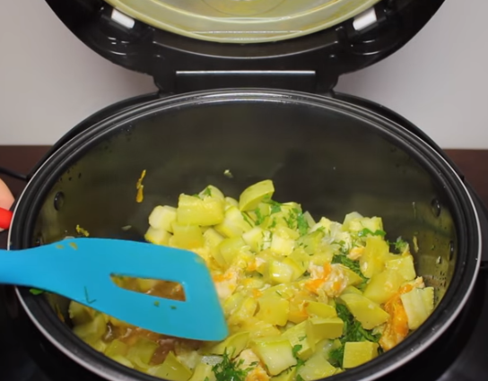 Этапы приготовления кабачков по-флотски