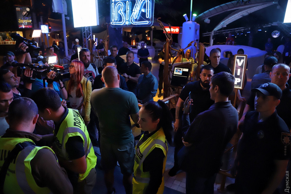 В Одессе сожгли флаг РФ