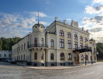 Владимирскую горку основательно укрепят для спасения Филармонии – эксперт