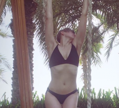 Певица Maruv показала, как на отдыхе танцевала тверк