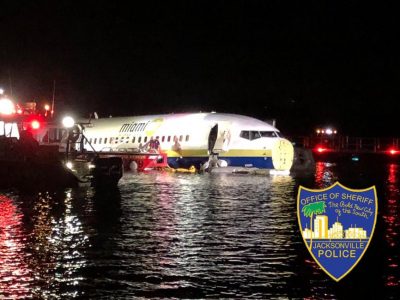 Самолет неудачно приземлился из-за грозы / Фото: Twitter/Jax Sheriff's Office