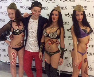 Полуголые пляски и поздравления с войной: в Сети показали маразмы "победобесия" в РФ