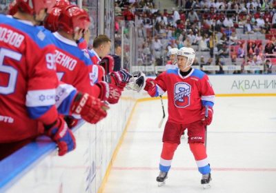 После эпического падения Путин назвал причины непобедимости своей команды в хоккее
