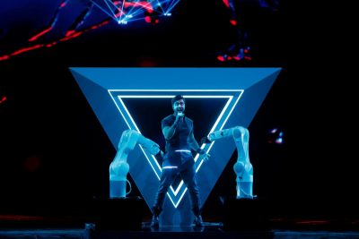 Евровидение 2019: Азербайждан закрыл второй полуфинал необычным номером с роботами