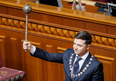 Зеленский призвал Парубия срочно созвать Раду