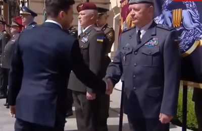 Во время представления командующих видами войск президенту Украины было показано неуважение / Фото: скриншот из видео