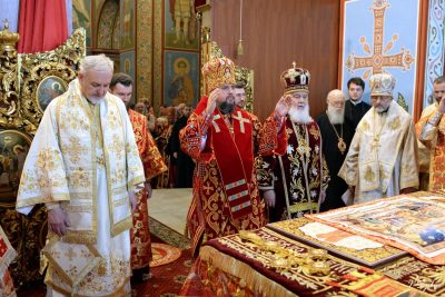 "Клуб бородачей": Филарет обругал Епифания и пришел к нему на общую молитву