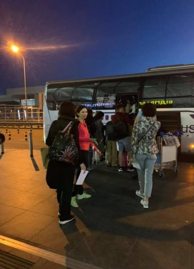 "Думала, муж шутит": в Борисполе автобус с пассажирами не доехал к самолету