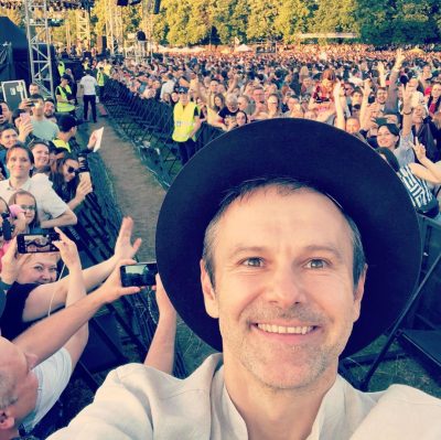 Океан Эльзы отыграл масштабный концерт на ВДНХ: яркие фото