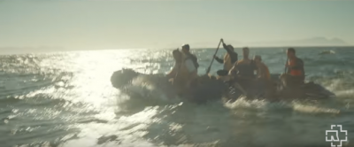 Музыканты сняли клип в Африке/ Фото: скриншот из видео