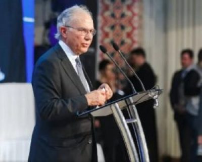 Не виделись 28 лет: Кравчук встретился с советником Рейгана