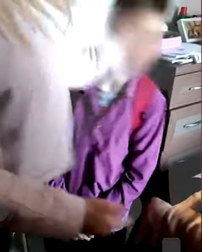 Женская месть: школьницы отметелили бросившего одну из них парня (видео 18+)