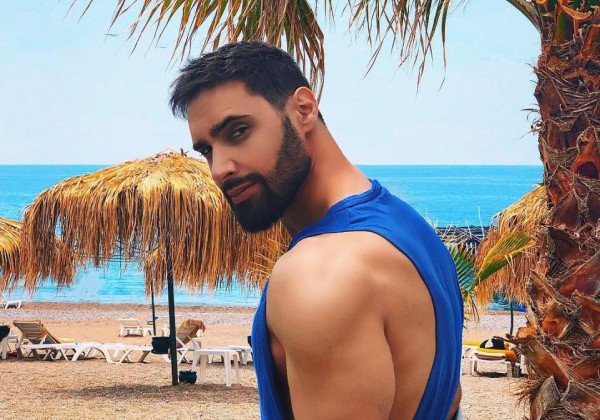 "Трусы лишние!": Виталий Козловский похвастался идеальным торсом на отдыхе