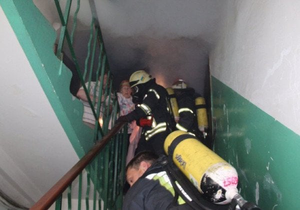 "Эвакуация и погибший": в Киеве горел многоквартирный дом, опубликованы фото