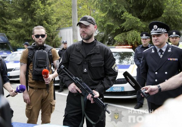 Украинская полиция меняет оружие: названа причина