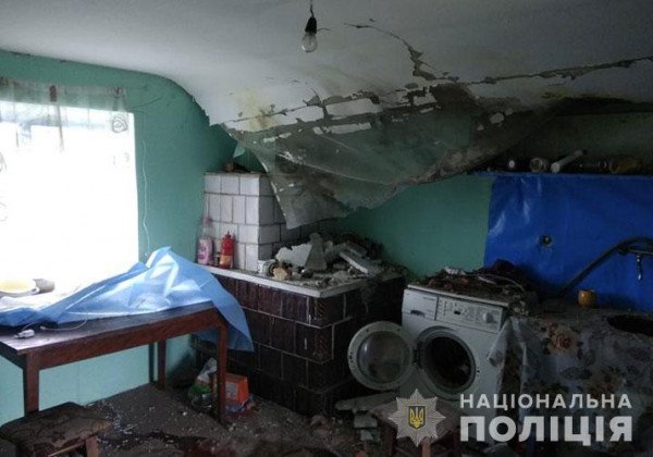 На Тернопольщине в жилом доме взорвалась шаровая молния, опубликованы фото