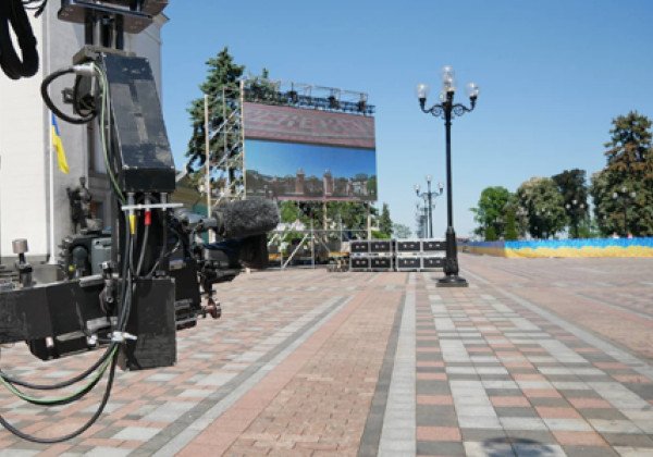 Гигантские экраны и почетный караул: у Рады проходит "прогон" инаугурации Зеленского