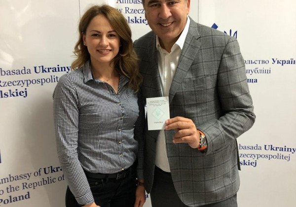 "А сейчас - в Киев": Саакашвили похвастался удостоверением личности для возвращения в Украину