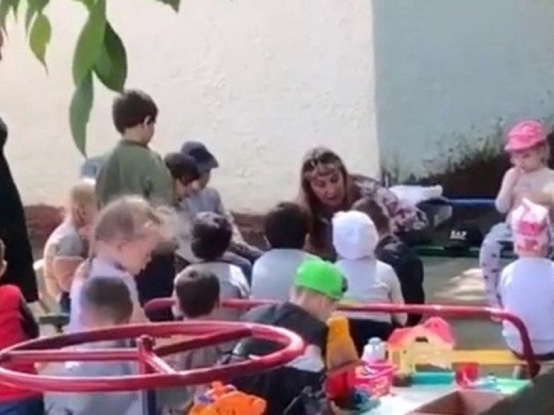 "Целуй землю-кормилицу": в Сеть попало видео издевательств заведующей детсадом над ребенком