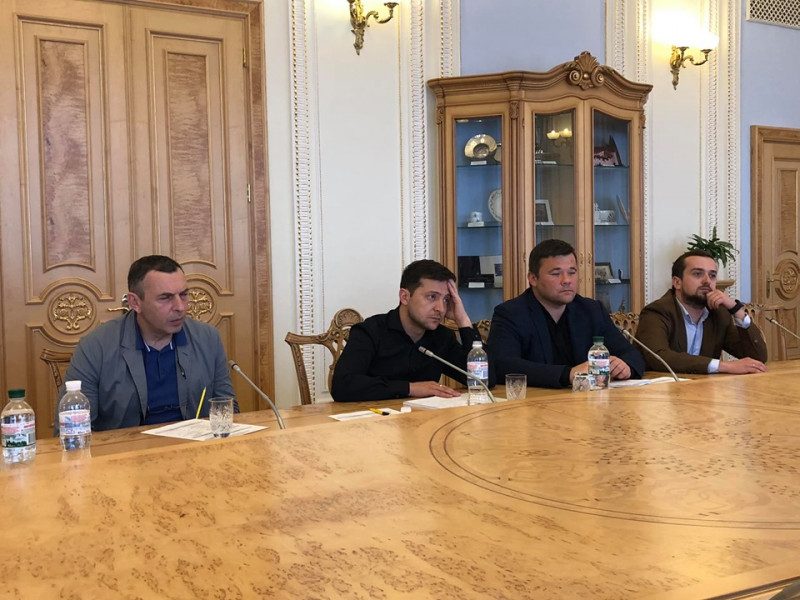 Зеленский осуществил свой первый визит в парламент