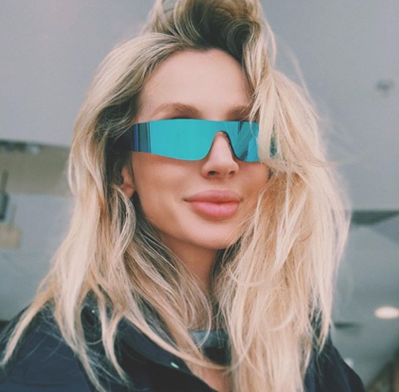 "Пипец что происходит": Лобода в новом клипе танцует на столе