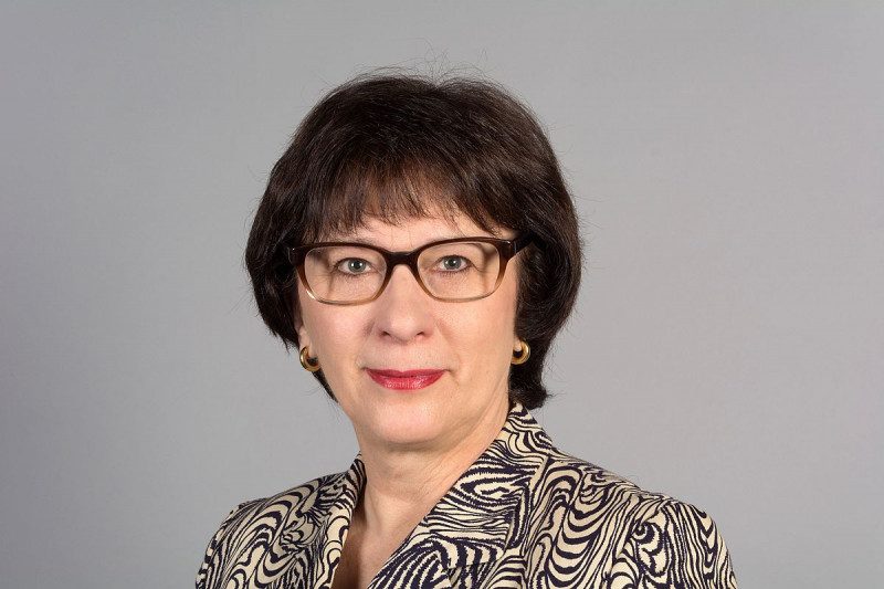 В Латвии депутат сожгла платье в цветах георгиевской ленты: опубликовано фото