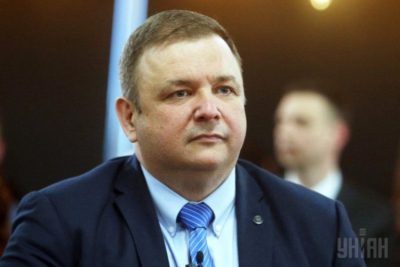 Уволенный глава КСУ подал иск, чтобы вернуть себе должность