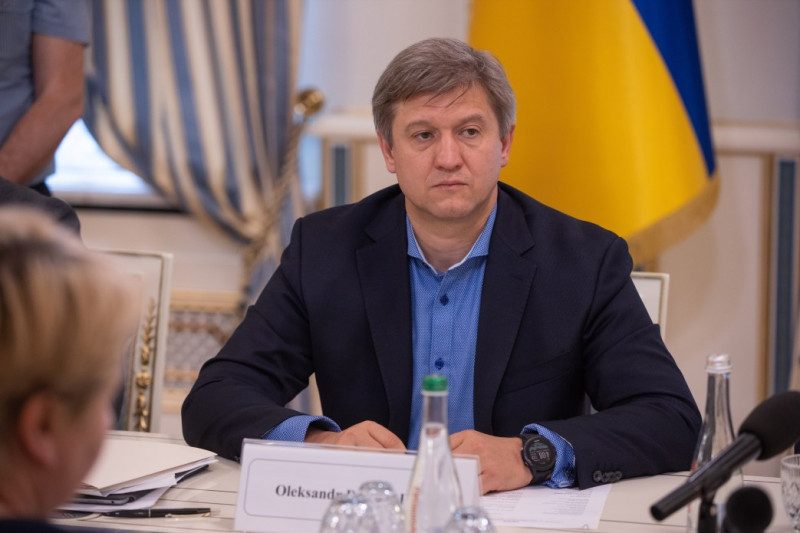 "Лучше репарации": секретарь СНБО рассказал, примет ли Киев деньги от Москвы на "ремонт" Донбасса