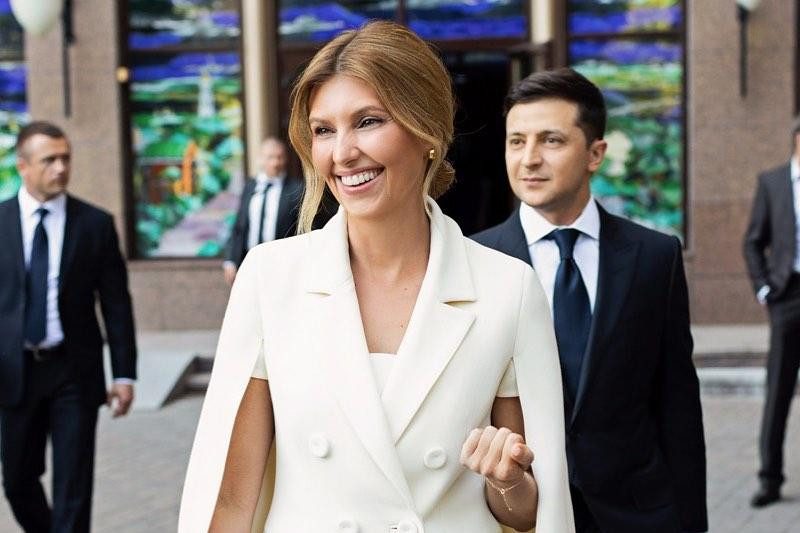 В Турции газета показала известную певицу женой Зеленского