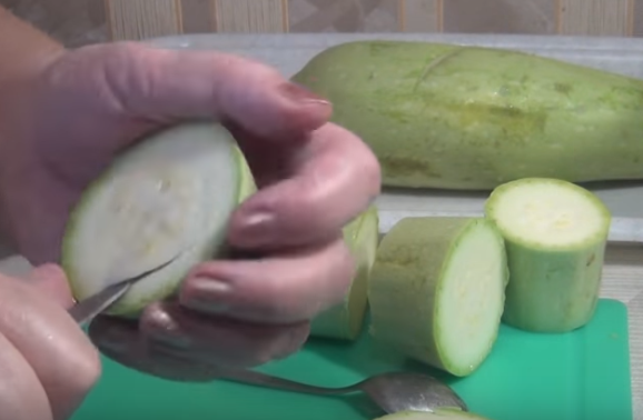 Этапы приготовления фаршированных кабачков на сковороде