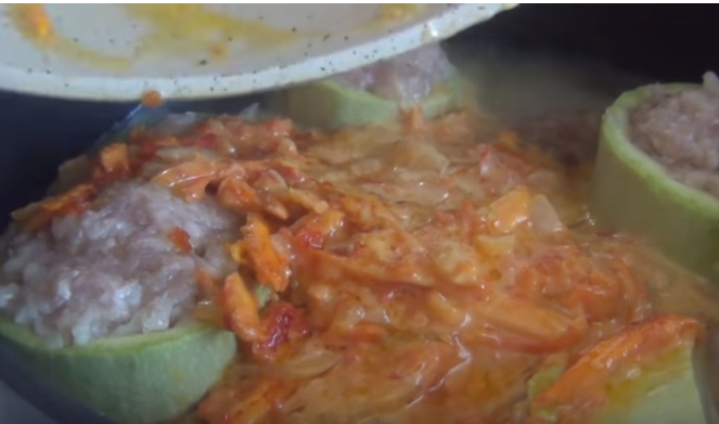 Этапы приготовления фаршированных кабачков на сковороде