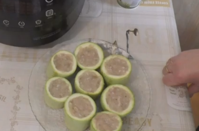 Этапы приготовления фаршированных кабачков в мультиварке