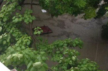 В Севастополе затопило улицы и дворы