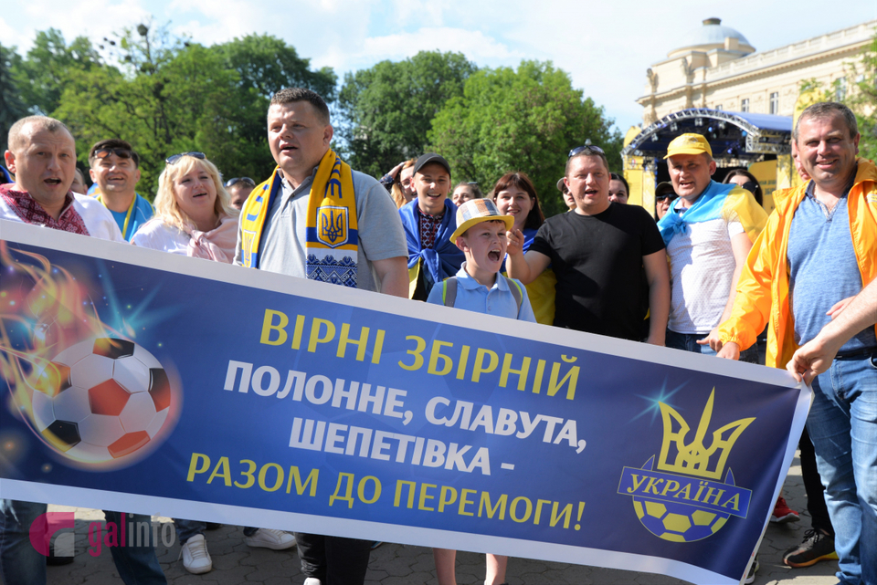 Болельщики накануне матча Болельщики накануне матча