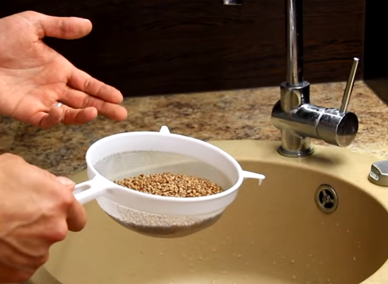 Этапы приготовления гречки на воде в кастрюле Этапы приготовления гречки на воде в кастрюле