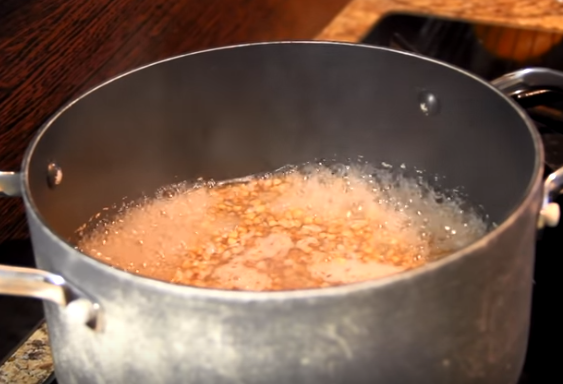 Этапы приготовления гречки на воде в кастрюле Этапы приготовления гречки на воде в кастрюле