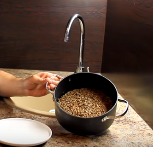 Этапы приготовления гречки на воде в кастрюле Этапы приготовления гречки на воде в кастрюле