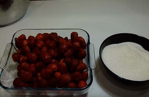 Варенье из клубники густое несложно варить