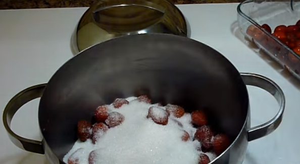 Варенье из клубники густое несложно варить