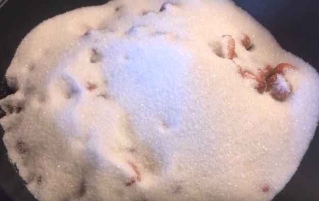 Клубничное варенье пятиминутка густое и с целыми ягодами недолго готовить