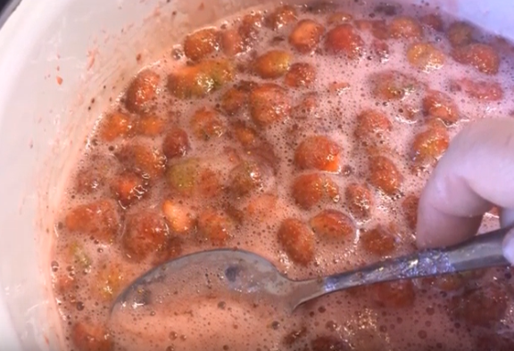 Клубничное варенье пятиминутка густое и с целыми ягодами недолго готовить