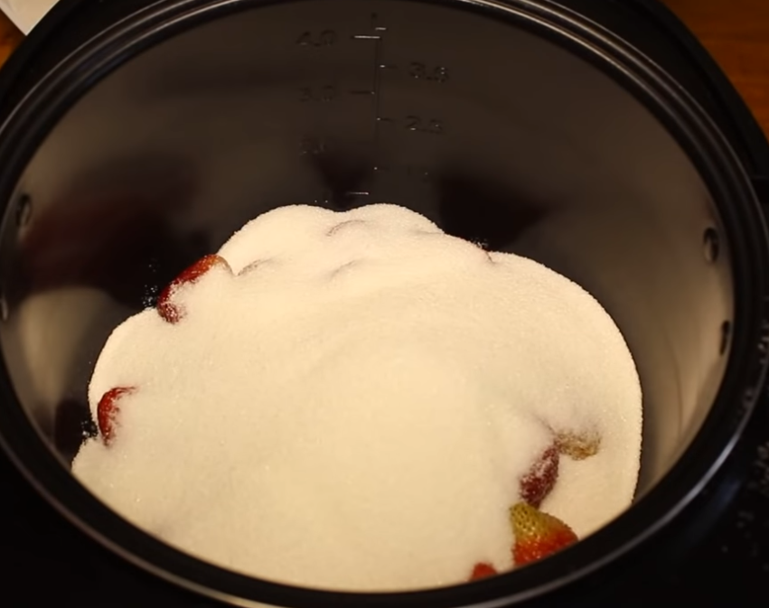 Клубничное варенье в мультиварке варится 1 час