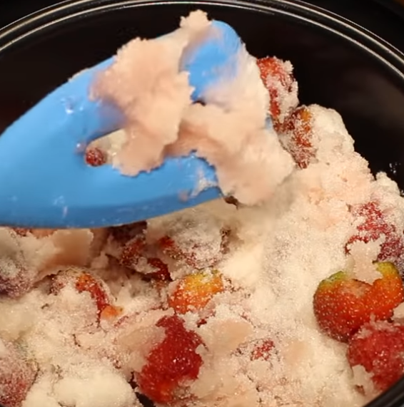 Клубничное варенье в мультиварке варится 1 час