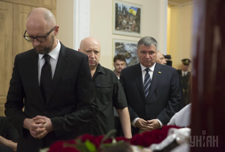 В Киеве Арсений Яценюк, Александр Турчинов и Арсен Аваков прощались с Дмитрием Тымчуком В Киеве Арсений Яценюк, Александр Турчинов и Арсен Аваков прощались с Дмитрием Тымчуком