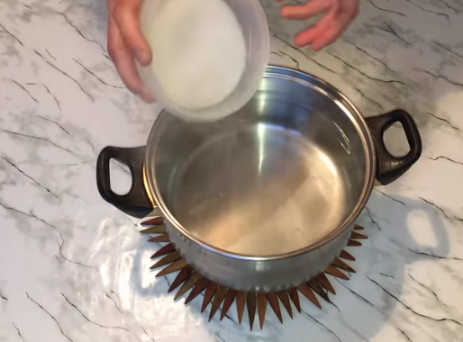 Хлебный квас домашний просто готовится