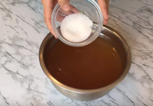 Домашний хлебный квас просто готовится