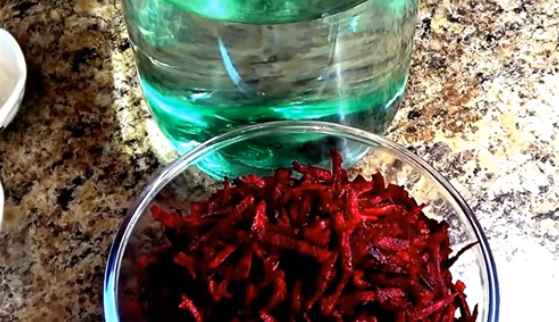 Свекольный квас домашний легко готовится